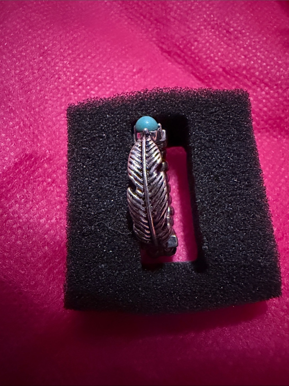Feather Band Stretch Ring with turquoise colored accent. (J296)